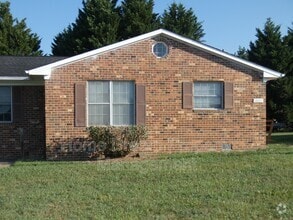 Building Photo - 1823 Meadow Dr