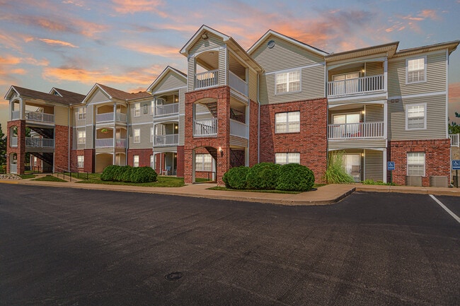 Building Photo - Villas at North Oak