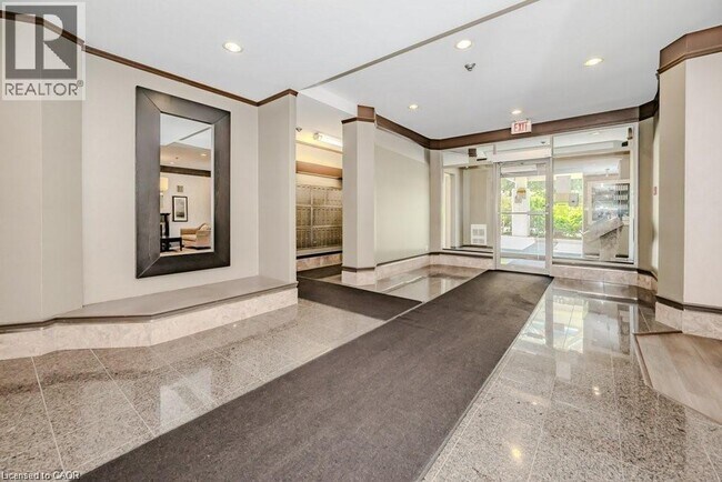 Photo du bâtiment - 67 Caroline St S