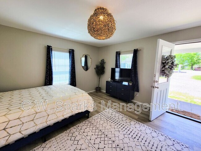 Building Photo - 1901 E Hwy 276