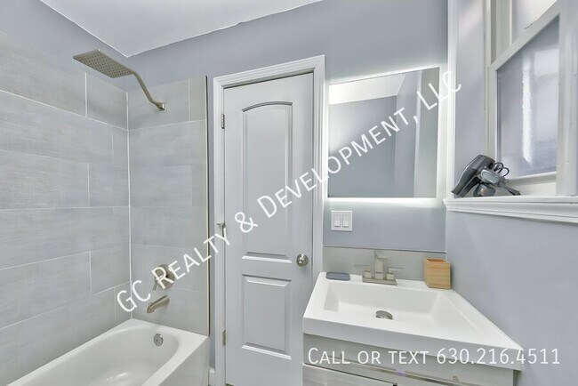 Foto del edificio - 460 W 28th Pl
