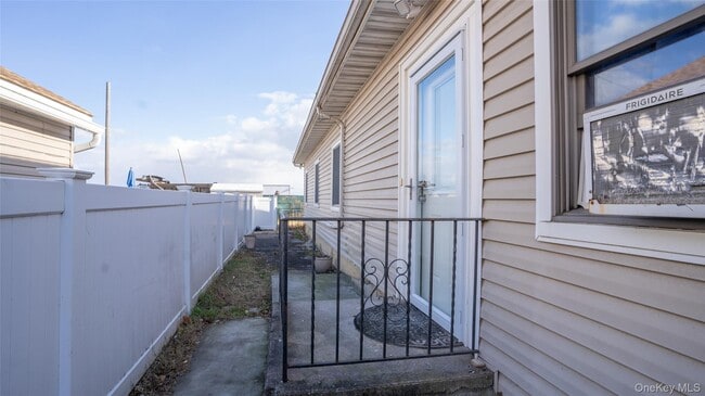 Building Photo - 4001 Broadway