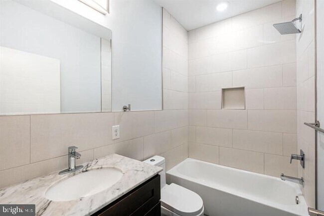 Foto del edificio - 1752 N Marshall St