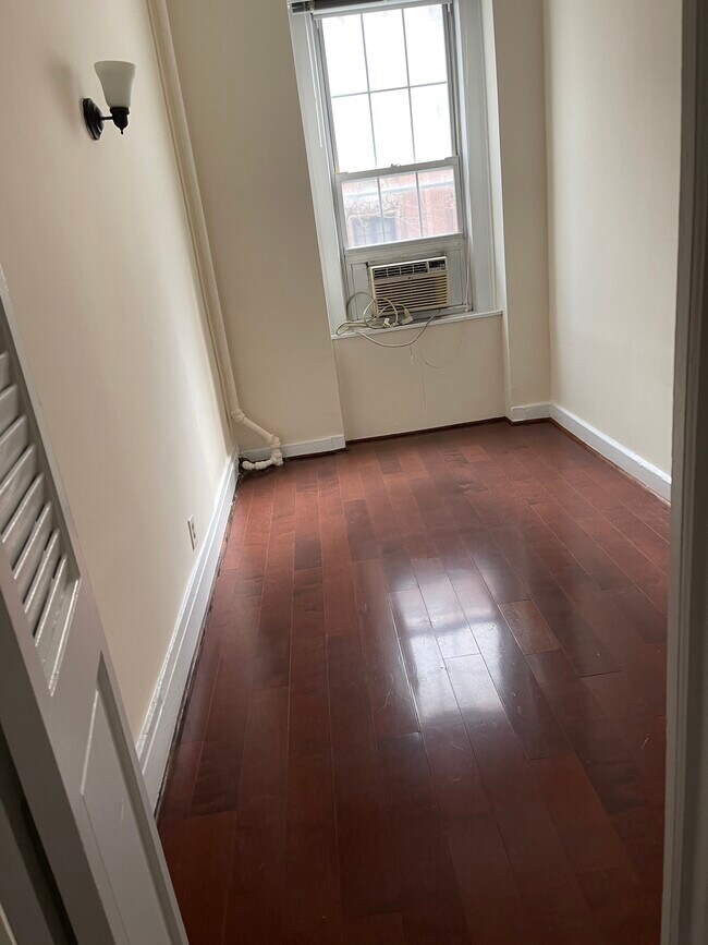 Bedroom - 318 Lexington Ave
