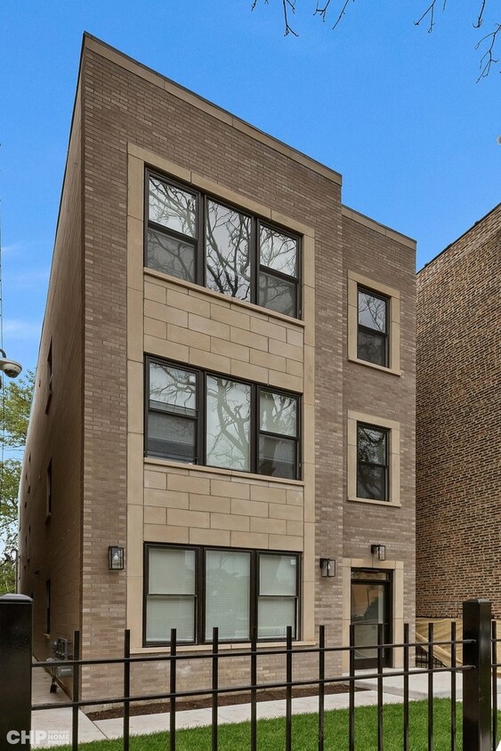 Primary Photo - 3924 S Calumet Ave