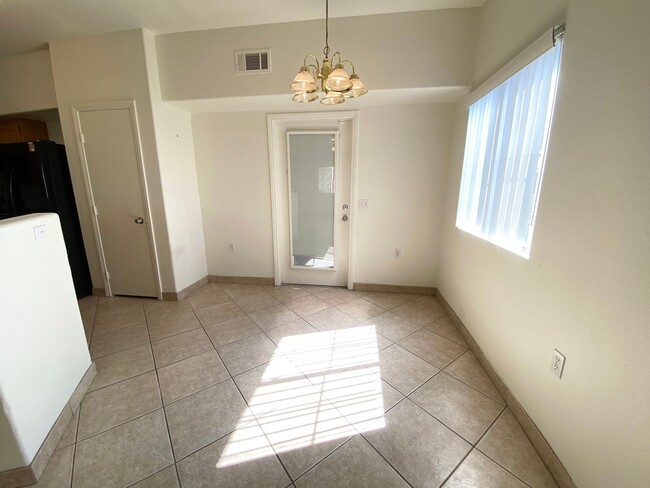 Foto del edificio - 3/BD 2/BA First-Floor Condo in Gated Commu...
