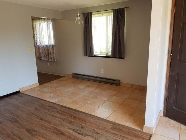 Dining Room - 516 E 25th St