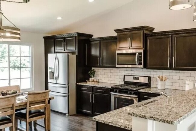 Building Photo - Stunning home that offers a fantastic livi...