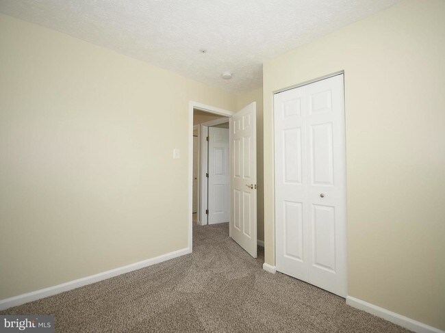 Building Photo - 161 Glen View Terrace