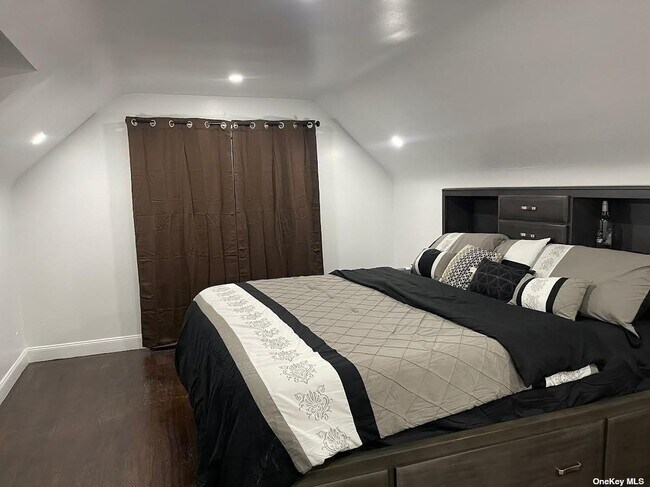 Building Photo - 438 Beach 22nd St