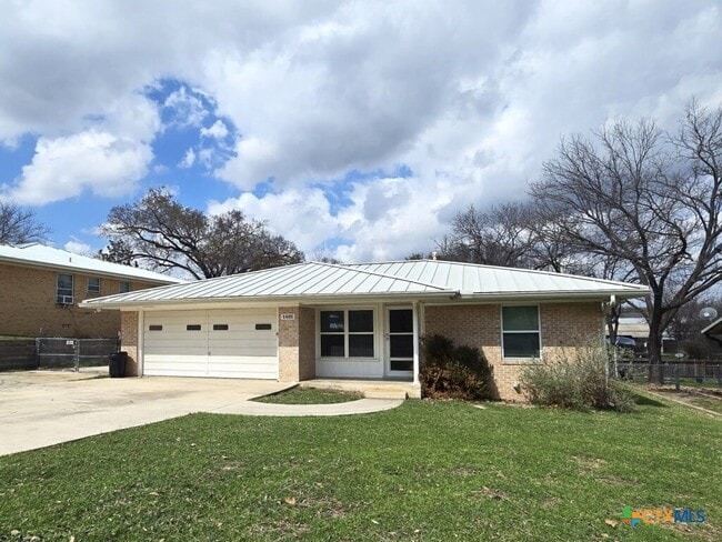 Building Photo - 1401 W Ave B