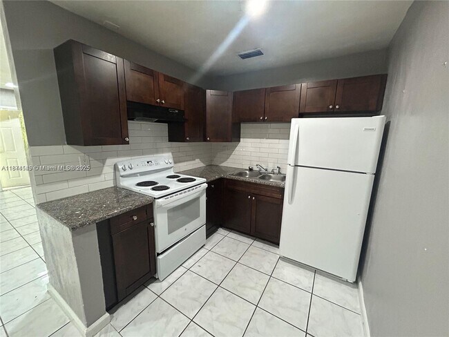 Foto del edificio - 5321 NW 21st Ct