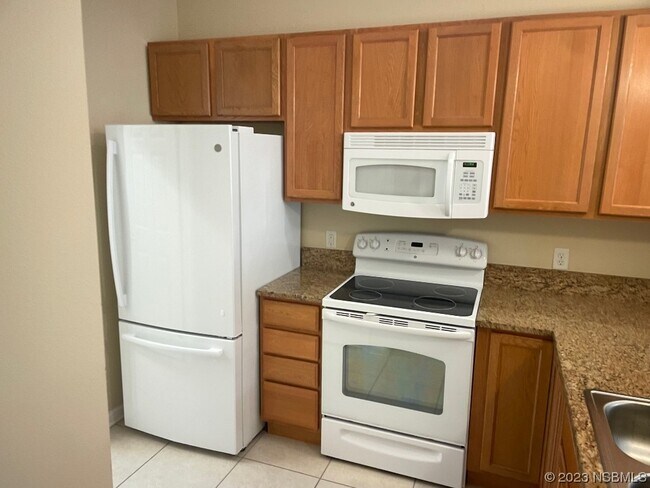 Building Photo - 403 Bouchelle Dr