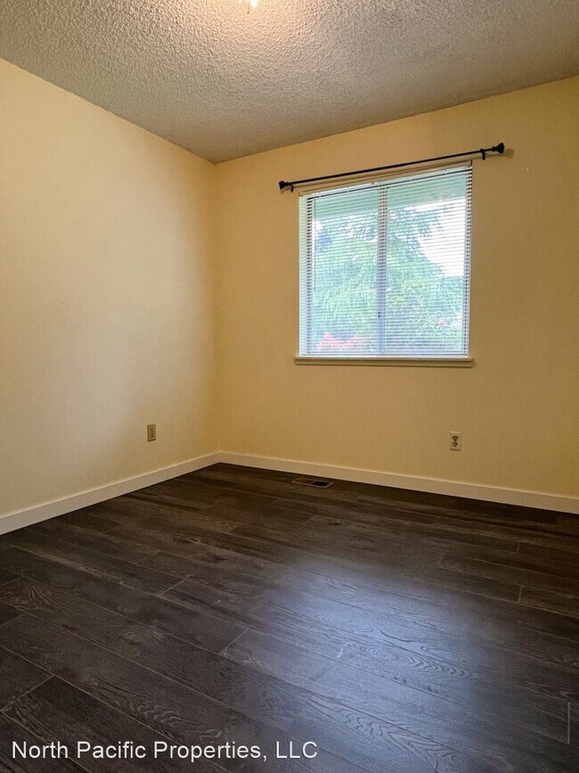 Building Photo - 3 br, 1 bath House - 16125 SE Petrovitsky Rd