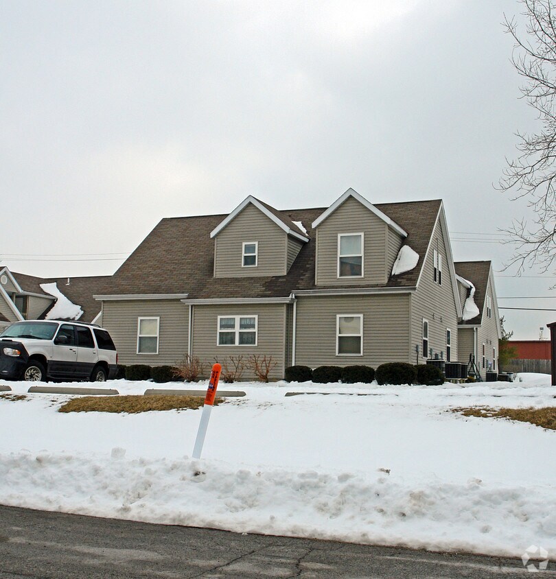 Building Photo - 3168 El Camino Dr