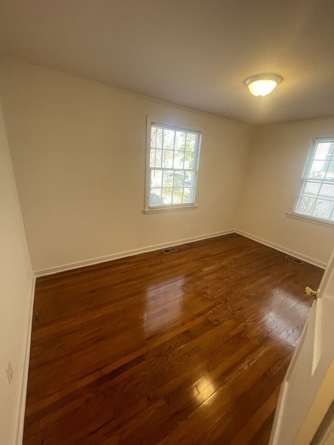 Building Photo - 2 bd 1 ba house