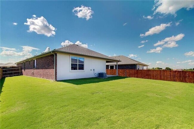 Building Photo - 18521 Urbano Dr