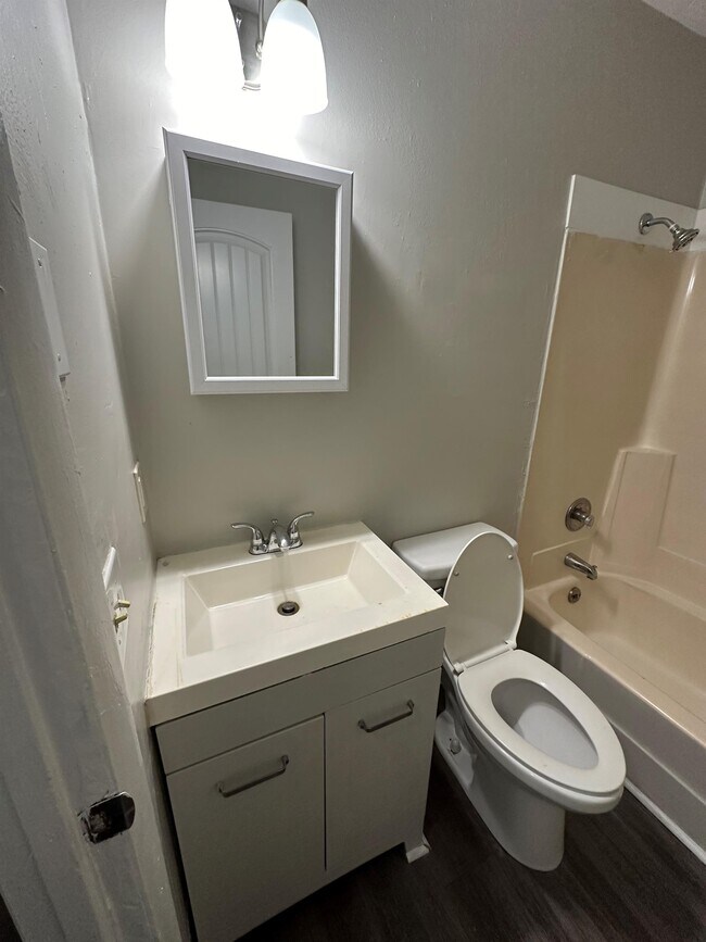 Foto del edificio - 508 Cedarmont Dr