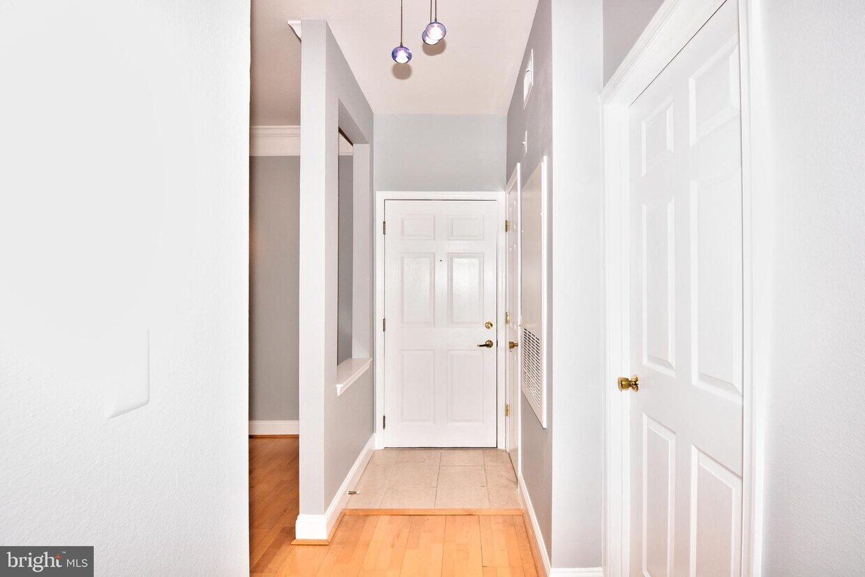 Foto principal - 1571 Spring Gate Dr.