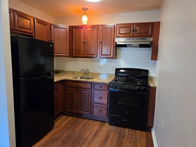 Foto del edificio - 561 Homestead Rd