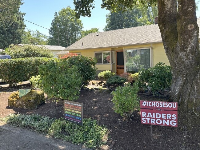 Front of house - 16715 SE Evergreen Ln