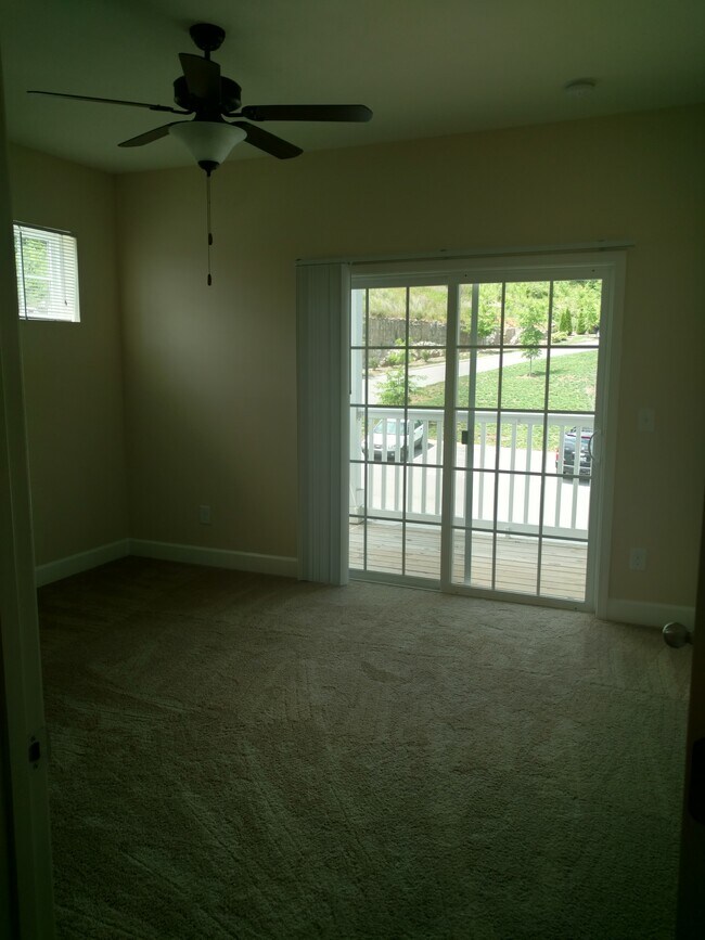 Foto del edificio - 8201 Lenox Creekside Dr
