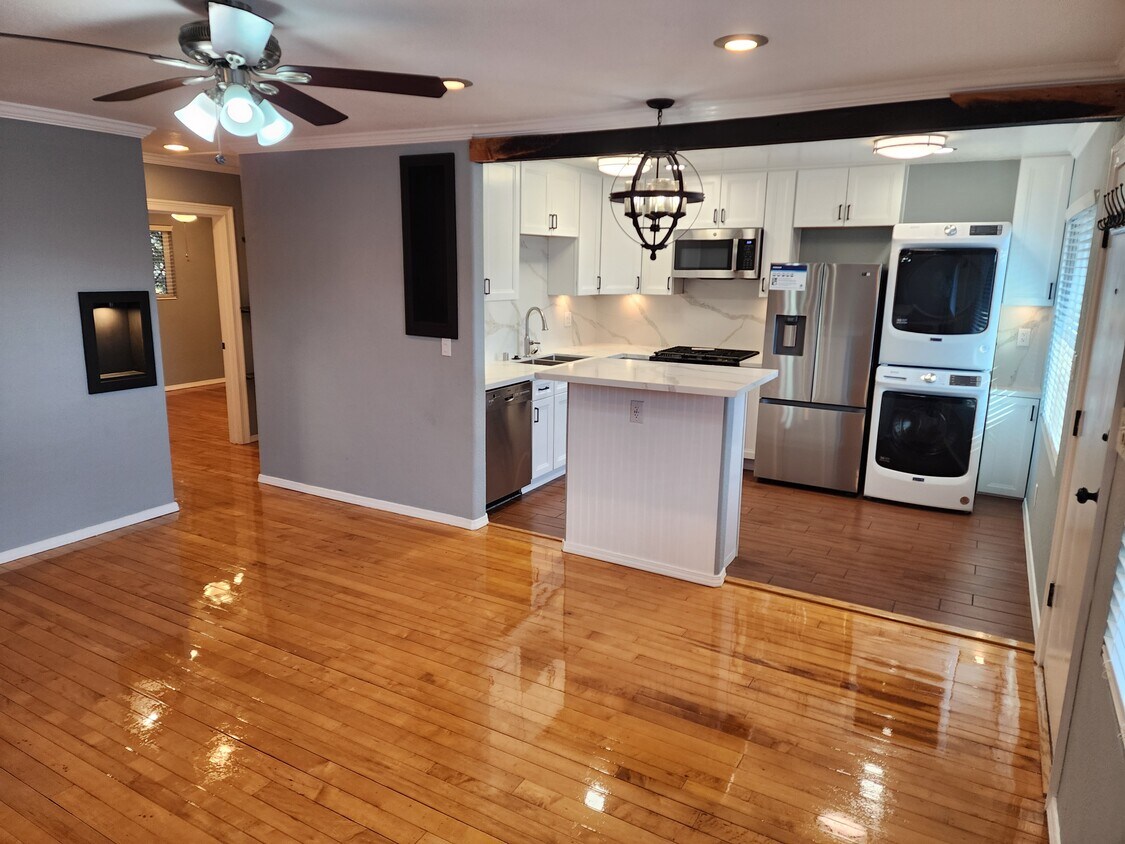 Foto principal - 3784 Keating St