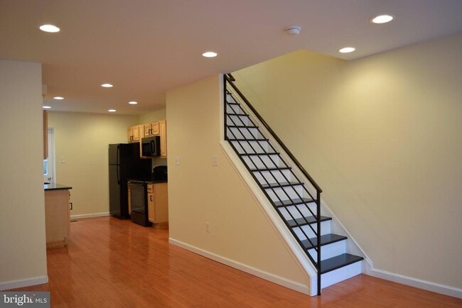 Building Photo - 2132 Sigel St