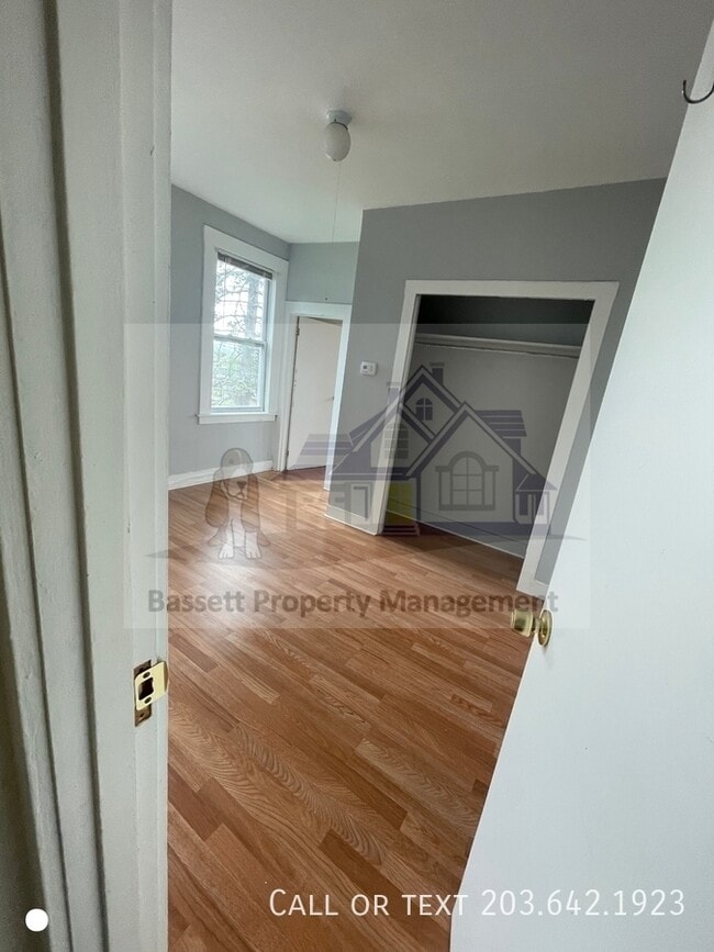 Building Photo - 115 Hubbard Pl