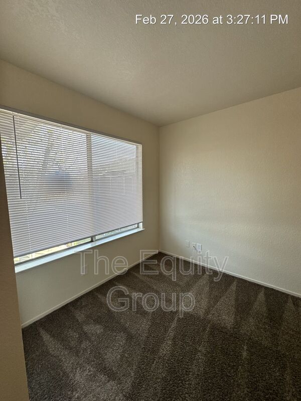 Building Photo - 701 E Noble Ave