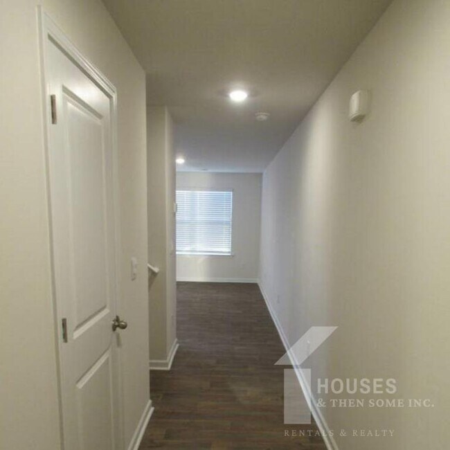 Foto del edificio - 205 W Blackstock Rd