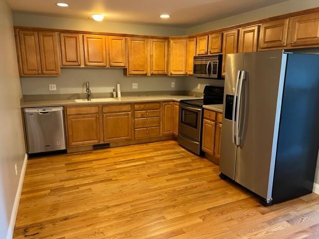 Foto del edificio - 677 Metacom Ave