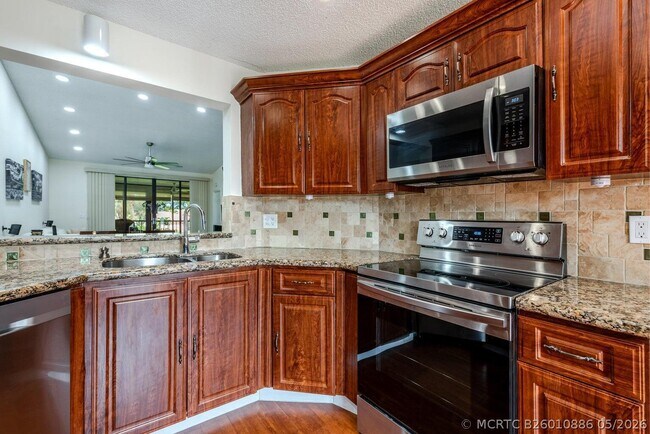 Foto del edificio - 7599 Glendevon Ln