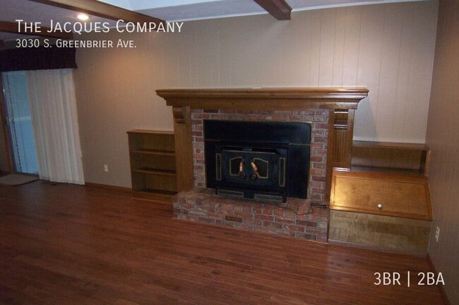 Building Photo - 3030 S Greenbrier Ave