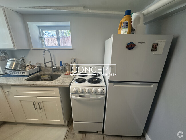 Building Photo - 50 Wyvern St