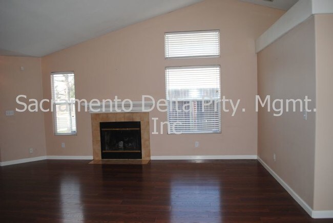 Building Photo - 2320 Summerfield Ct