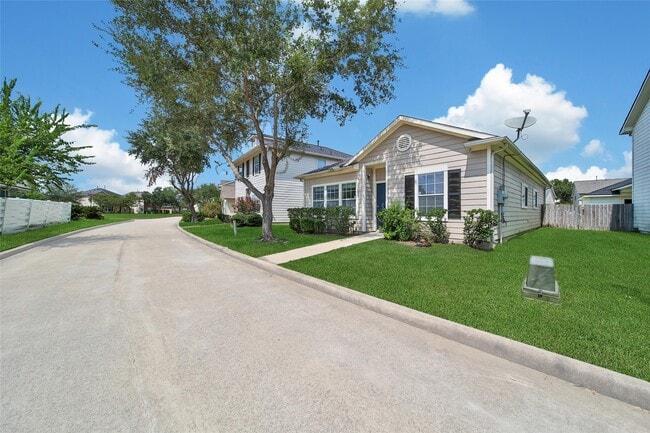 Building Photo - 11920 Princess Garden Way