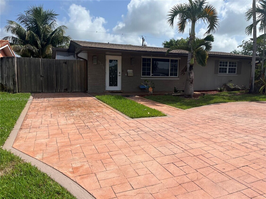 8131 NW 11th St, Pembroke Pines, FL 33024 House Rental in Pembroke