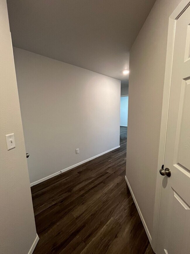 Foto del edificio - *PreLeasing* NEW Four Bedroom | Two Bath Home in Regency Park