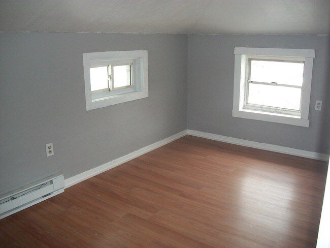 Building Photo - 320 3rd St
