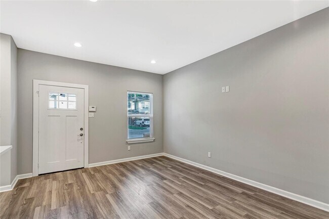 Building Photo - 6824 Dumble St