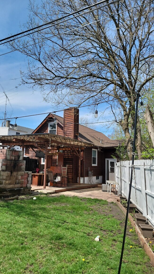 Foto del edificio - 1531 Walnut Dr