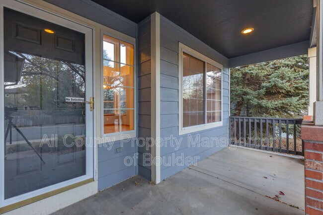 Foto del edificio - 190 Mercator Ave