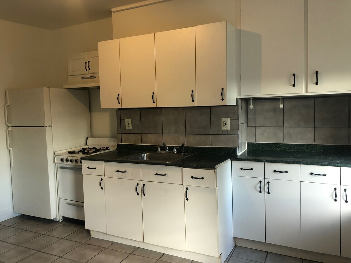 Kitchen - 723 17th St
