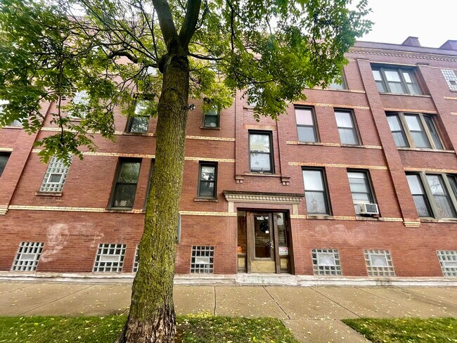 Foto del edificio - 3270 W Dickens Ave