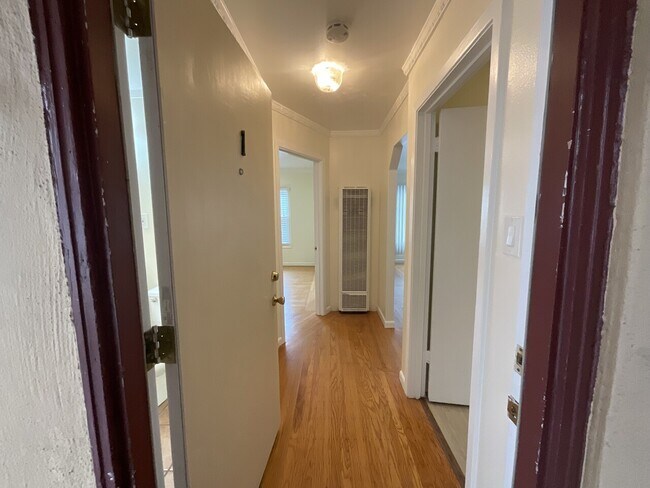 Building Photo - Ehrlich Apt 673