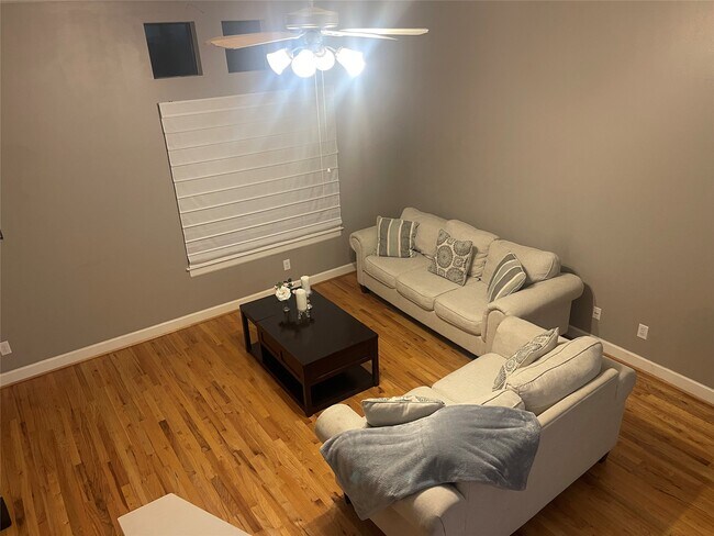 Foto del edificio - 7650 Springhill St