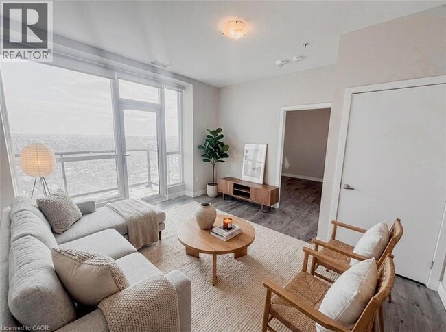 Building Photo - 100 Garment St