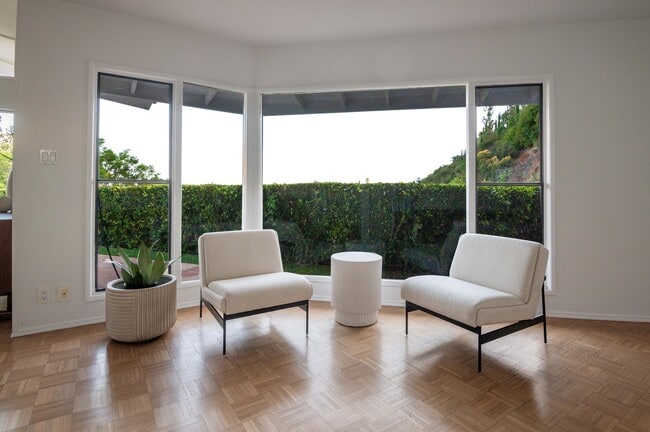 family room - 8811 Rising Glen Pl