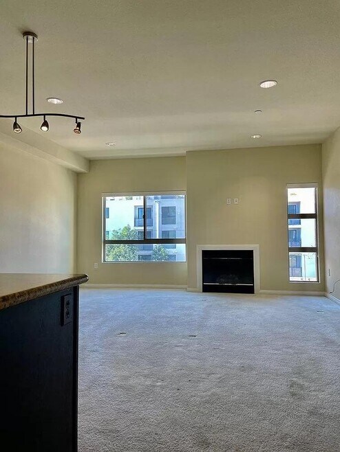 Building Photo - 5827 Carlton Way